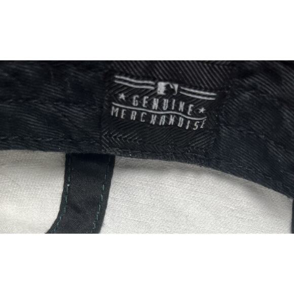 Classic Camo STL Bling Baseball Hat w/Red crystals - Picture 4 of 4